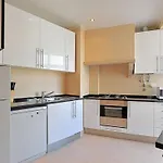 Admiral 77 By Interhome شقة *